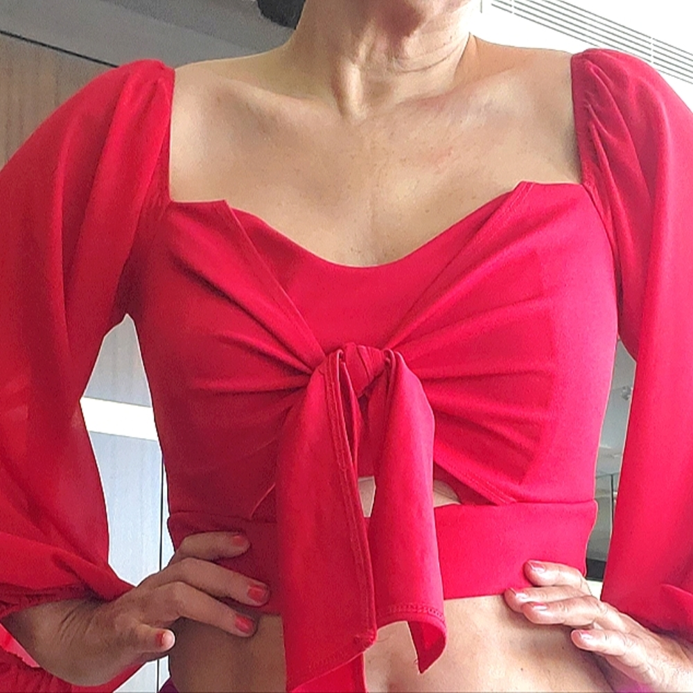 WINDSOR RED CROPPED TOP, NWT, SIZE MEDIUM- LARGE